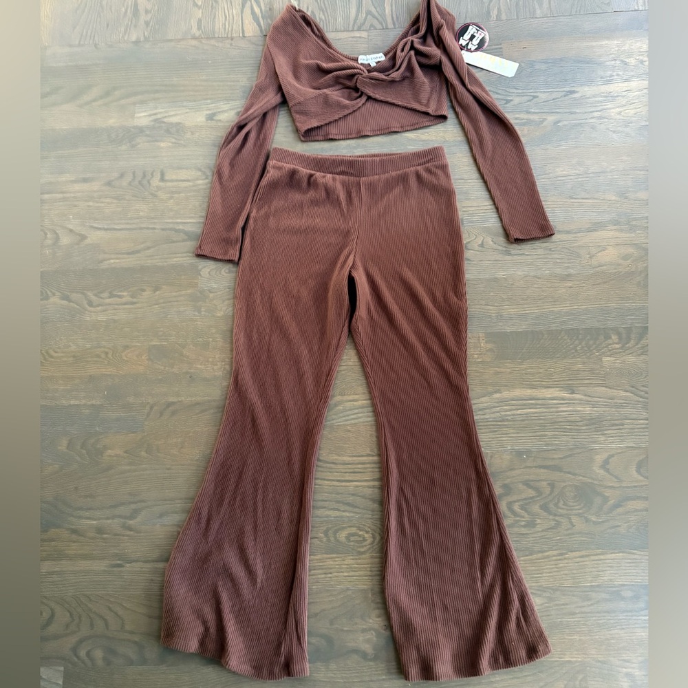NWT Almost Famous 2 Pc Set Sweater Crop Top and Pants Large - Picture 4 of 5